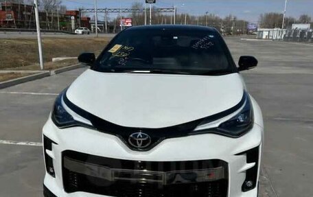 Toyota C-HR I рестайлинг, 2020 год, 2 600 000 рублей, 2 фотография