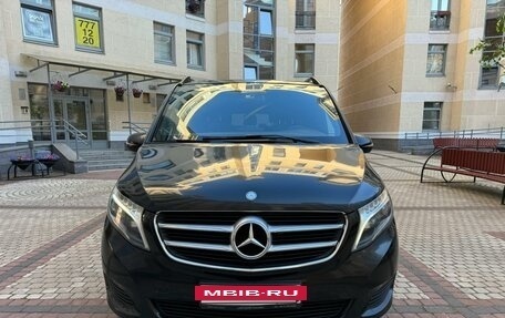 Mercedes-Benz V-Класс, 2017 год, 6 300 000 рублей, 8 фотография