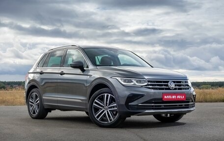 Volkswagen Tiguan II, 2021 год, 3 950 000 рублей, 1 фотография