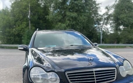 Mercedes-Benz C-Класс, 2003 год, 450 000 рублей, 1 фотография