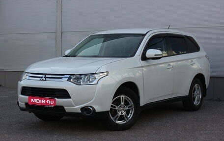 Mitsubishi Outlander III рестайлинг 3, 2014 год, 1 475 000 рублей, 1 фотография