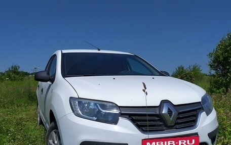 Renault Logan II, 2019 год, 900 000 рублей, 3 фотография