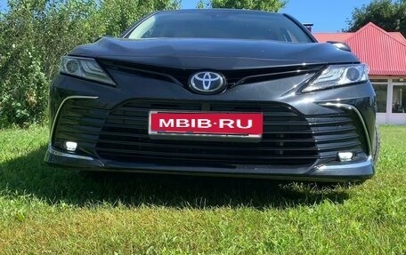 Toyota Camry, 2022 год, 3 650 000 рублей, 2 фотография