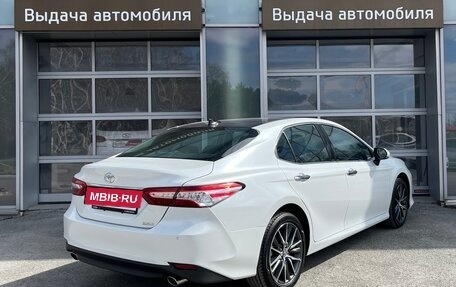 Toyota Camry, 2022 год, 4 820 000 рублей, 2 фотография