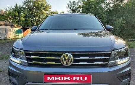 Volkswagen Tiguan II, 2019 год, 2 800 000 рублей, 2 фотография