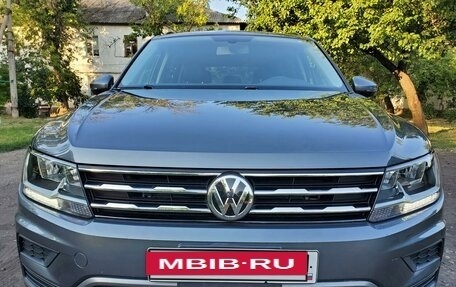 Volkswagen Tiguan II, 2019 год, 2 800 000 рублей, 3 фотография