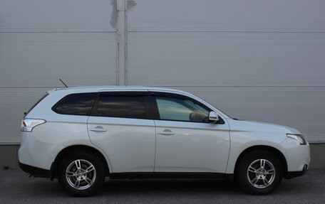 Mitsubishi Outlander III рестайлинг 3, 2014 год, 1 475 000 рублей, 6 фотография