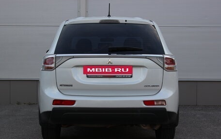 Mitsubishi Outlander III рестайлинг 3, 2014 год, 1 475 000 рублей, 5 фотография