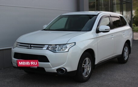 Mitsubishi Outlander III рестайлинг 3, 2014 год, 1 475 000 рублей, 2 фотография