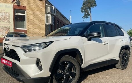 Toyota RAV4, 2021 год, 4 450 000 рублей, 2 фотография