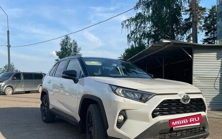 Toyota RAV4, 2021 год, 4 450 000 рублей, 3 фотография