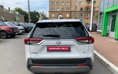 Toyota RAV4, 2021 год, 3 929 000 рублей, 7 фотография