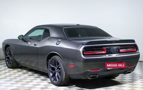 Dodge Challenger III рестайлинг 2, 2021 год, 4 250 000 рублей, 7 фотография