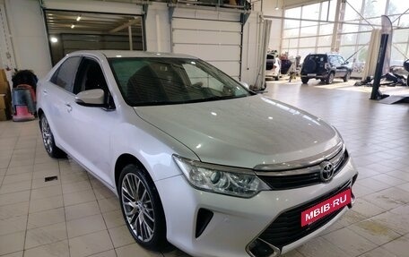 Toyota Camry, 2015 год, 1 820 000 рублей, 2 фотография