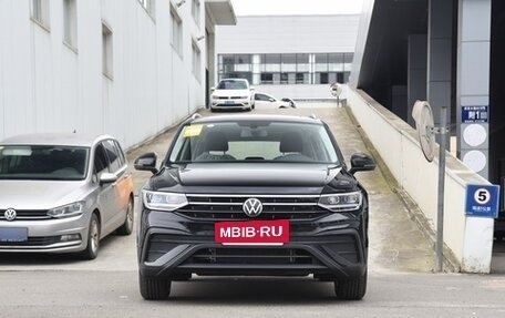 Volkswagen Tiguan II, 2024 год, 2 575 000 рублей, 2 фотография