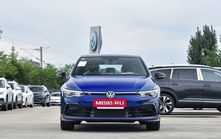 Volkswagen Golf VIII, 2024 год, 3 215 000 рублей, 2 фотография