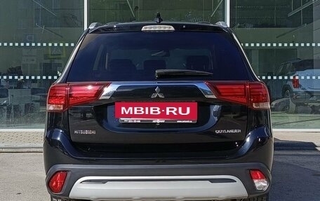 Mitsubishi Outlander III рестайлинг 3, 2019 год, 2 660 000 рублей, 6 фотография