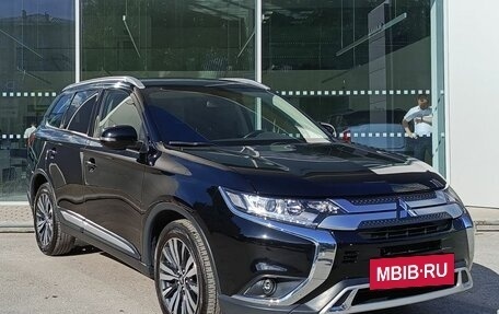 Mitsubishi Outlander III рестайлинг 3, 2019 год, 2 660 000 рублей, 3 фотография