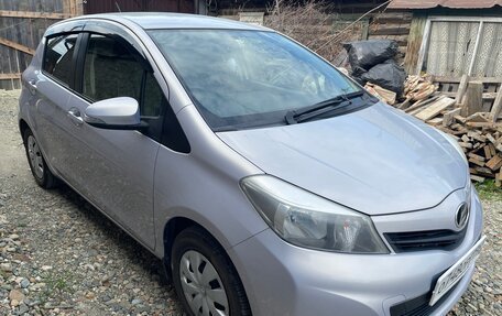 Toyota Vitz, 2013 год, 910 000 рублей, 3 фотография