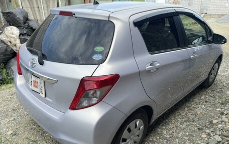 Toyota Vitz, 2013 год, 910 000 рублей, 4 фотография