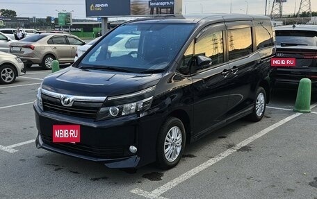 Toyota Voxy III, 2014 год, 1 950 000 рублей, 3 фотография