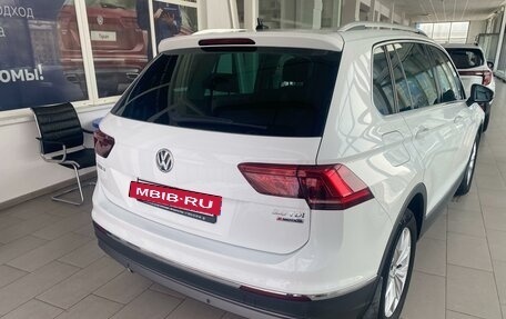 Volkswagen Tiguan II, 2018 год, 2 990 000 рублей, 3 фотография