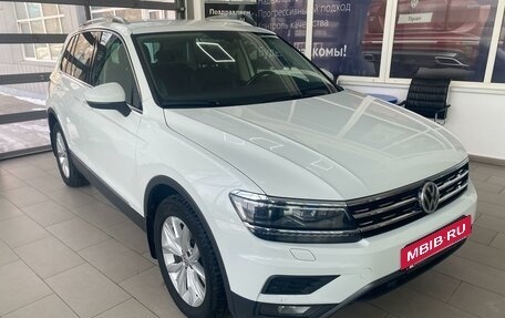 Volkswagen Tiguan II, 2018 год, 2 990 000 рублей, 2 фотография