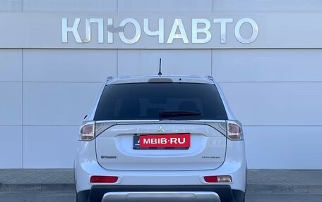 Mitsubishi Outlander III рестайлинг 3, 2014 год, 1 499 000 рублей, 5 фотография