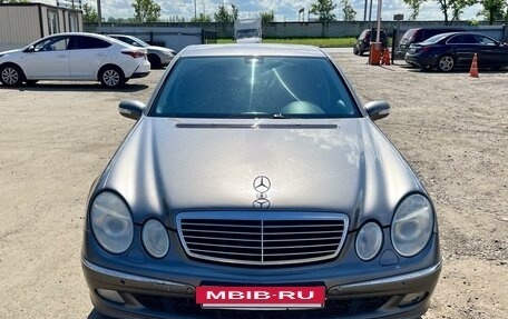 Mercedes-Benz E-Класс, 2004 год, 520 000 рублей, 4 фотография