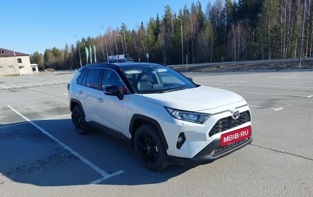 Toyota RAV4, 2021 год, 4 450 000 рублей, 2 фотография