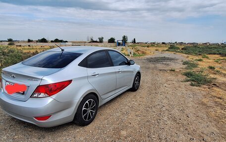 Hyundai Solaris II рестайлинг, 2013 год, 950 000 рублей, 2 фотография