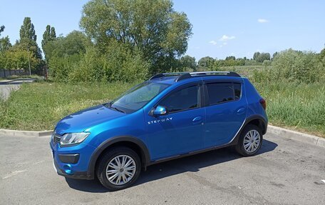 Renault Sandero II рестайлинг, 2018 год, 900 000 рублей, 1 фотография