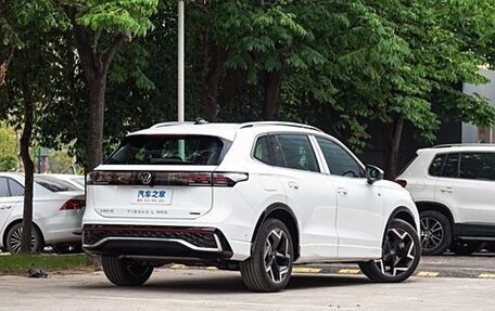 Volkswagen Tiguan, 2024 год, 4 120 000 рублей, 7 фотография