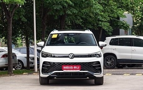 Volkswagen Tiguan, 2024 год, 4 120 000 рублей, 2 фотография