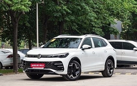 Volkswagen Tiguan, 2024 год, 4 120 000 рублей, 3 фотография