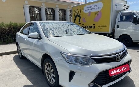 Toyota Camry, 2017 год, 2 090 000 рублей, 3 фотография