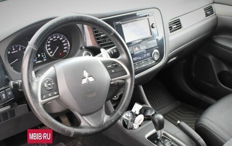 Mitsubishi Outlander III рестайлинг 3, 2014 год, 1 630 000 рублей, 14 фотография