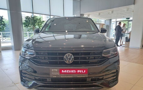 Volkswagen Tiguan II, 2021 год, 4 800 000 рублей, 2 фотография