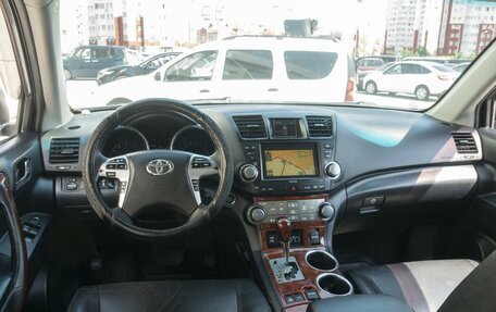 Toyota Highlander III, 2012 год, 2 369 000 рублей, 6 фотография