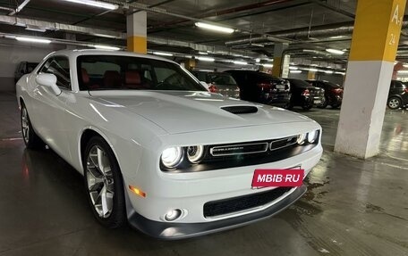 Dodge Challenger III рестайлинг 2, 2022 год, 4 100 000 рублей, 2 фотография