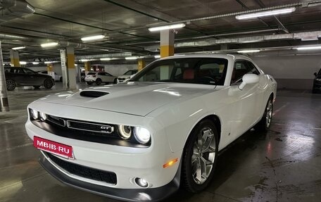 Dodge Challenger III рестайлинг 2, 2022 год, 4 100 000 рублей, 4 фотография