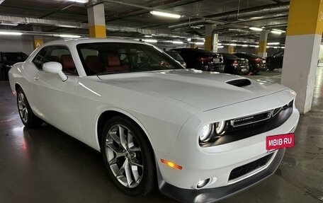 Dodge Challenger III рестайлинг 2, 2022 год, 4 100 000 рублей, 6 фотография