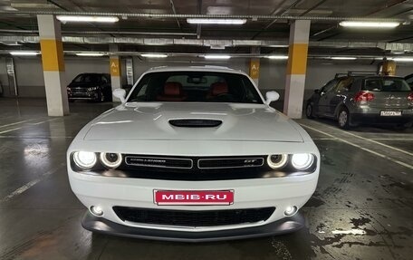 Dodge Challenger III рестайлинг 2, 2022 год, 4 100 000 рублей, 10 фотография