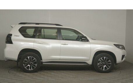 Toyota Land Cruiser Prado 150 рестайлинг 2, 2022 год, 12 550 000 рублей, 5 фотография