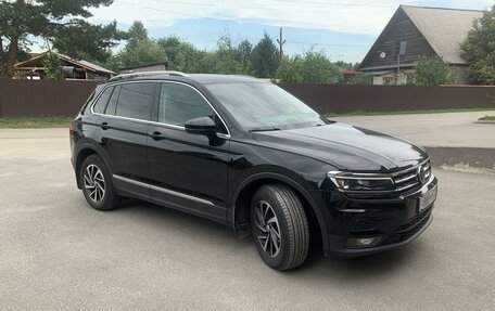 Volkswagen Tiguan II, 2018 год, 2 900 000 рублей, 2 фотография