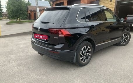 Volkswagen Tiguan II, 2018 год, 2 900 000 рублей, 3 фотография