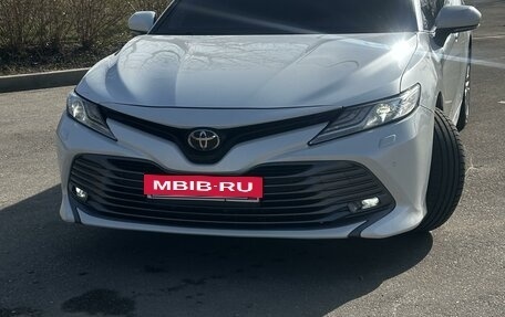 Toyota Camry, 2018 год, 2 850 000 рублей, 2 фотография