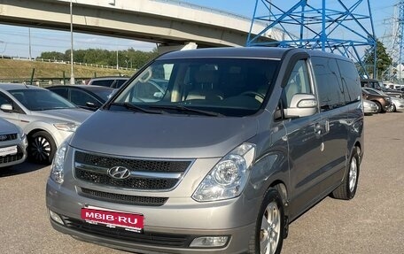 Hyundai Grand Starex Grand Starex I рестайлинг 2, 2011 год, 1 930 000 рублей, 1 фотография