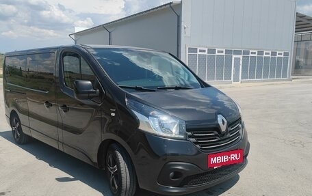 Renault Trafic, 2018 год, 3 150 000 рублей, 2 фотография