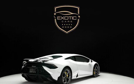 Lamborghini Huracán, 2023 год, 41 000 000 рублей, 4 фотография